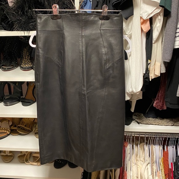 Authentic Versace Black Leather Pencil Skirt, Size 42 Made In Italy. - Picture 4 of 10